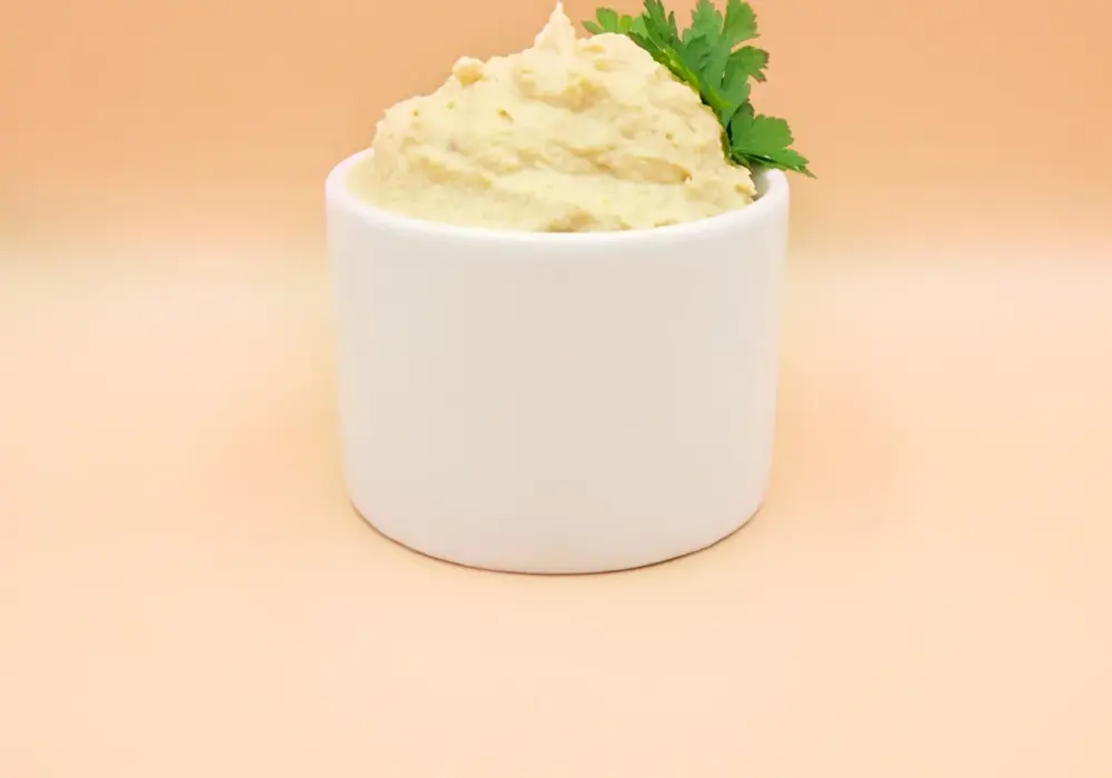 Domowy hummus z ciecierzycy - jak zrobić gładką pastę?
