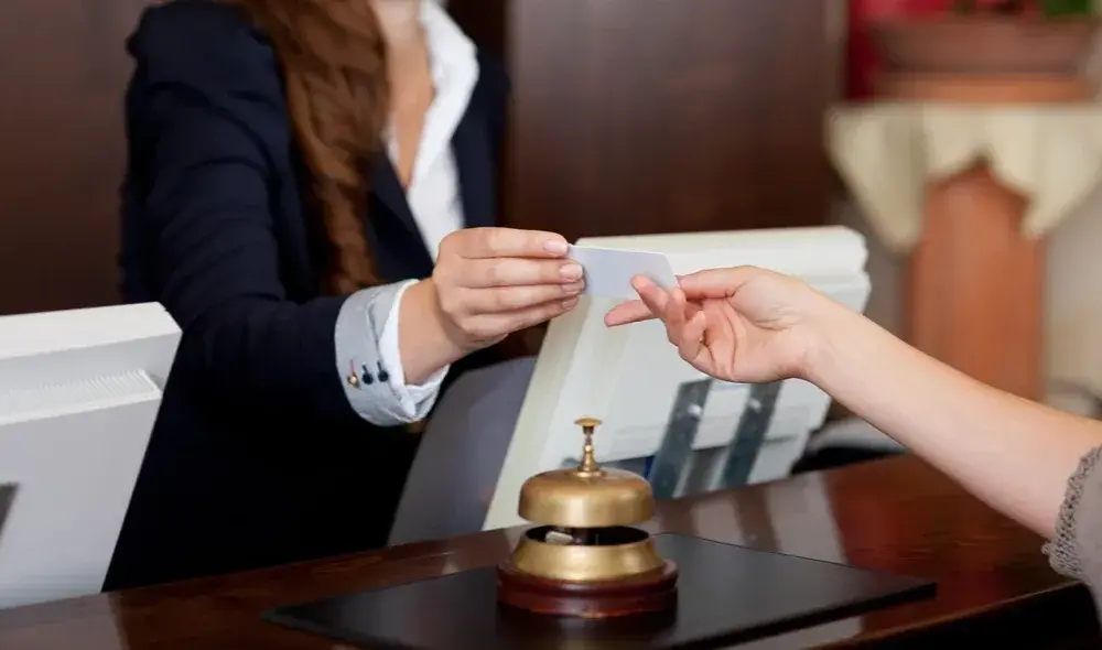 Jak liczyć noclegi w hotelu, aby uniknąć dodatkowych kosztów?