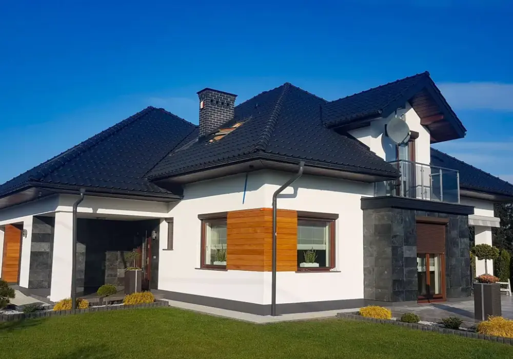 Grafitowy dach, okna złoty dąb - Jaka elewacja pasuje? Poradnik