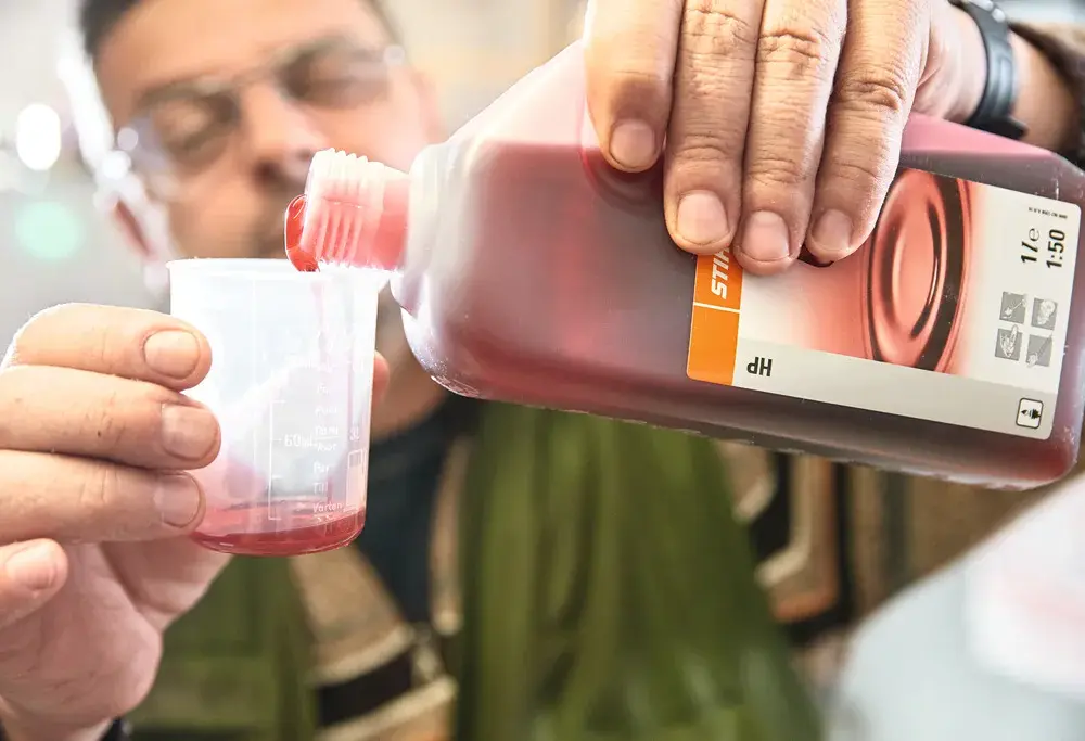 Jaki olej do pilarki STIHL wybrać, aby uniknąć uszkodzeń?