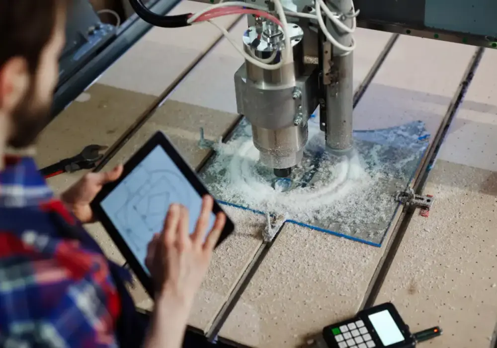 CNC w elektronice - jak działa i kiedy ma sens?