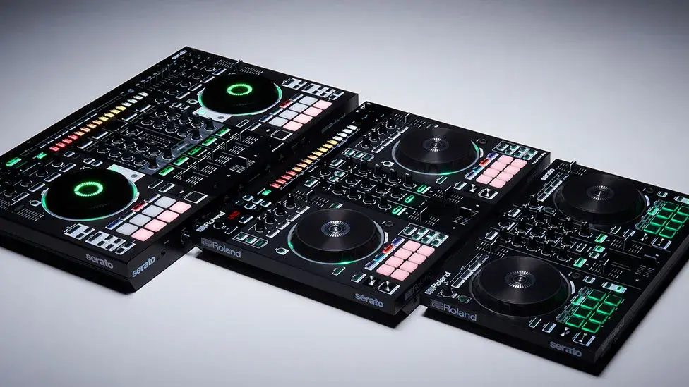 Jaki kontroler DJ na początek? Najlepsze modele dla początkujących.