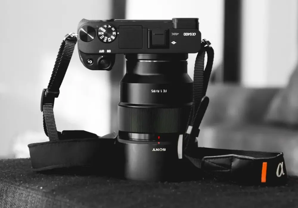 Najlepsze obiektywy do Sony A6400 bez przepłacania i rozczarowań