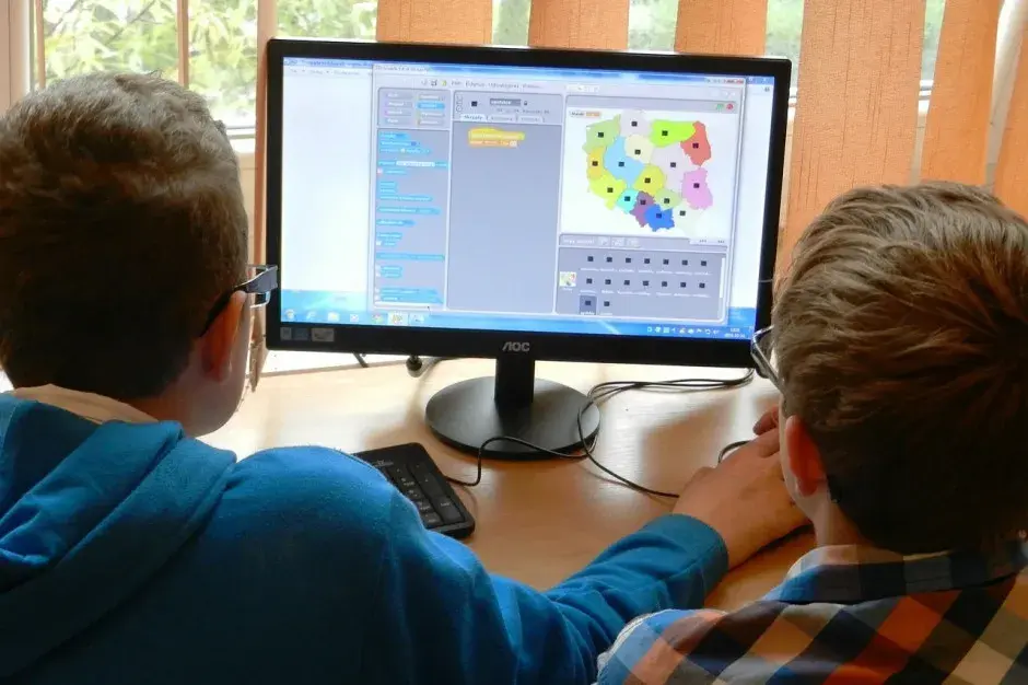Zdalne nauczanie w szkołach podstawowych - co planuje MEN?