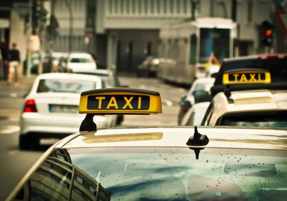 Ile kosztuje taxi w Poznaniu? Sprawdź ceny i taryfy, by nie przepłacić
