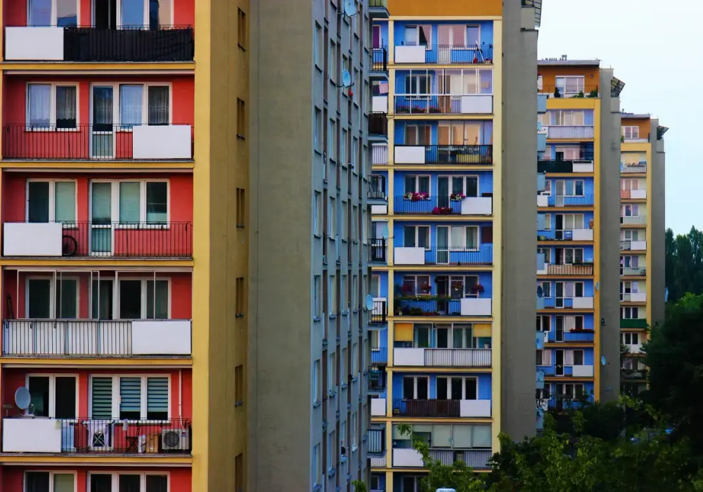 Ile kosztuje mieszkanie komunalne? Poznaj ukryte koszty i ceny