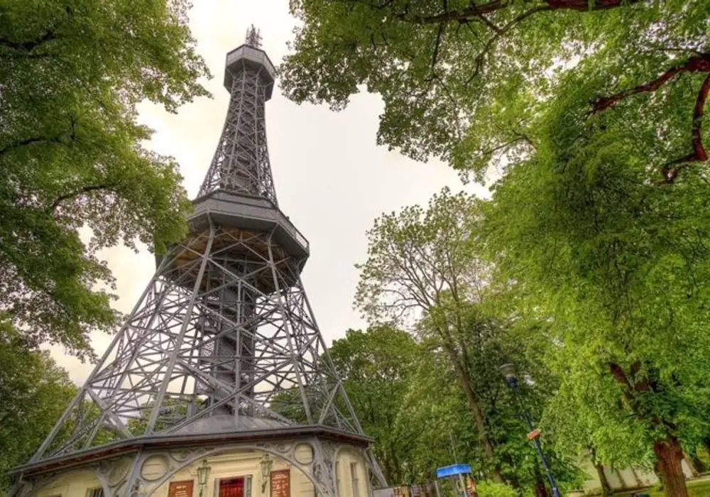 Wieża Eiffla Praga - Petřín Tower - Czy warto? Przewodnik