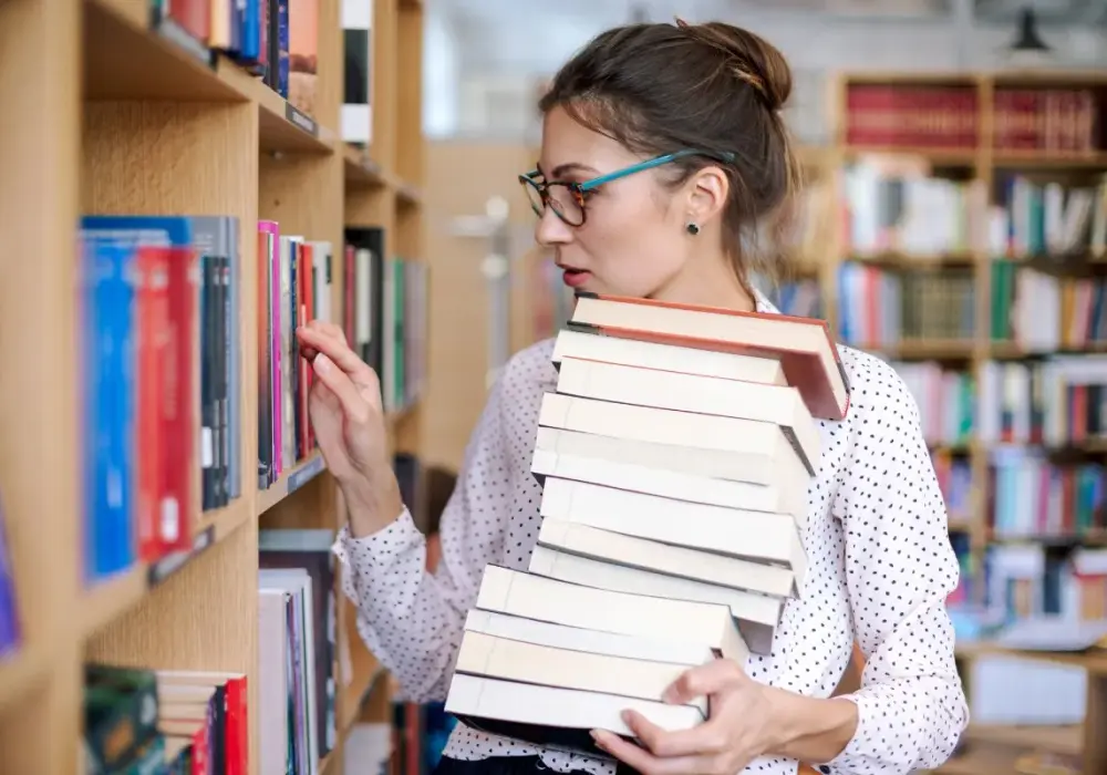 Staż w archiwum i bibliotece - Jak zacząć i spełnić wymagania?