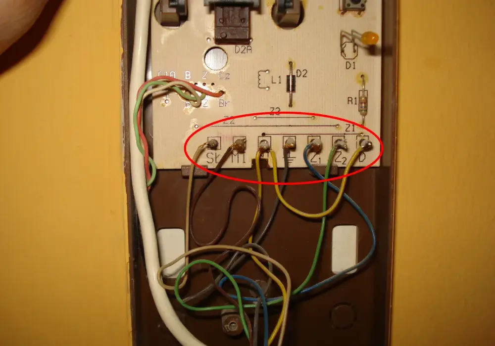 Jak podłączyć domofon Cyfral Slim - uniknij problemów z instalacją