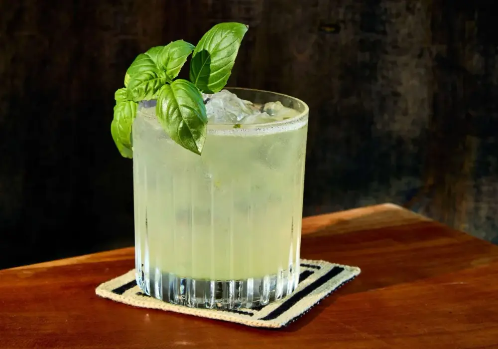 Gin Basil Smash - Jak przygotować perfekcyjny drink?