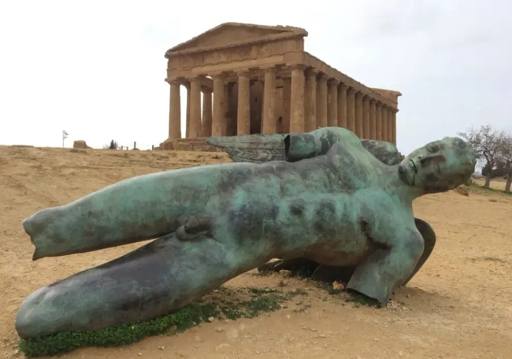 Valle dei Templi Mitoraj: Historia Icaro caduto i jego znaczenie