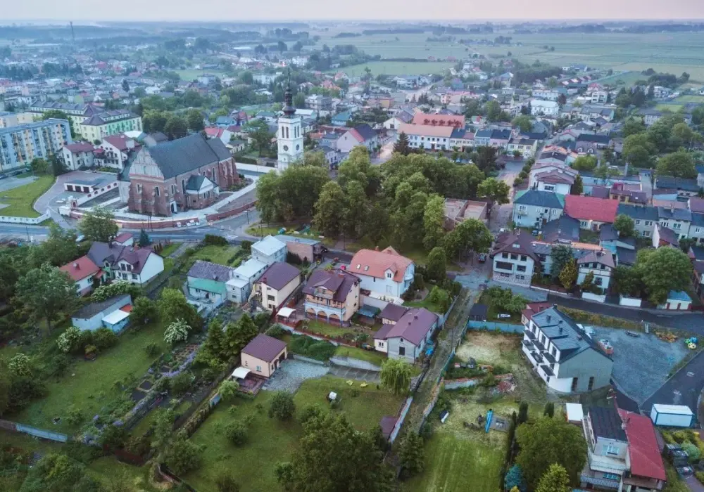 Gdzie leży Uniejów? Poznaj położenie i dojazd do uzdrowiska