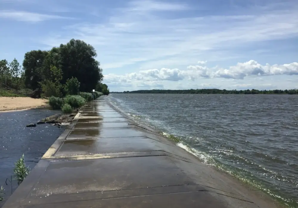 Odwiedź przystań w Mikoszewie i dotrzyj do ważnego ujścia Wisły!