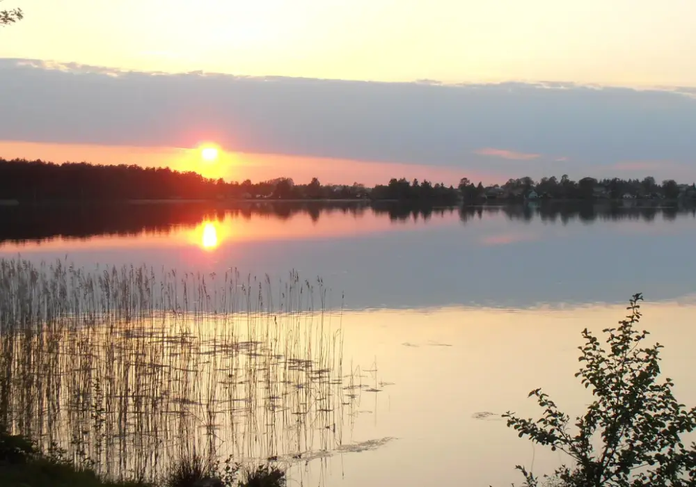 Jezioro Firlej Lubelskie - idealne miejsce na relaks i przygodę