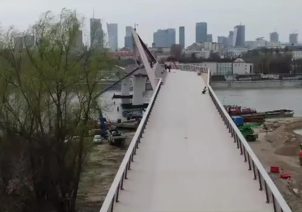 Ile kosztowała kładka Trzaskowskiego? Zaskakujące wydatki na most