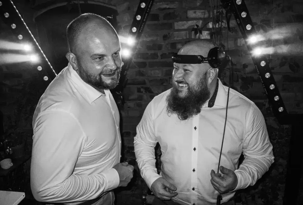 Najważniejsze pytania do DJ-a na wesele, które musisz zadać, aby uniknąć rozczarowania