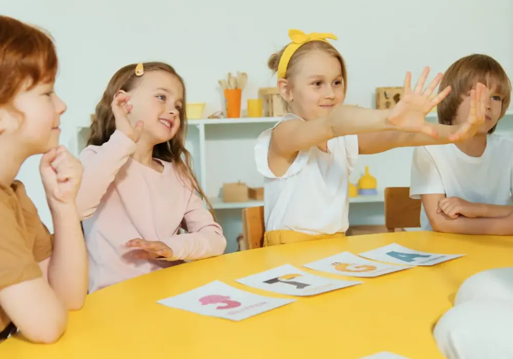 Czy żłobek podlega pod oświatę? Odkryj kluczowe różnice i przepisy