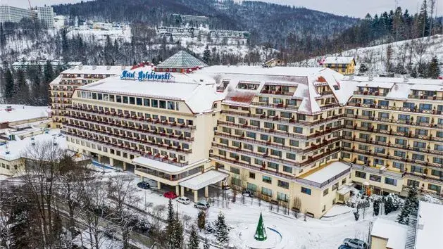 Ile kosztuje nocleg w hotelu Gołębiewski? Ceny, które zaskoczą!