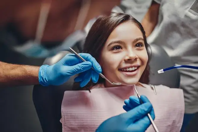 Jak działa gaz rozweselający u dentysty i jak łagodzi ból?