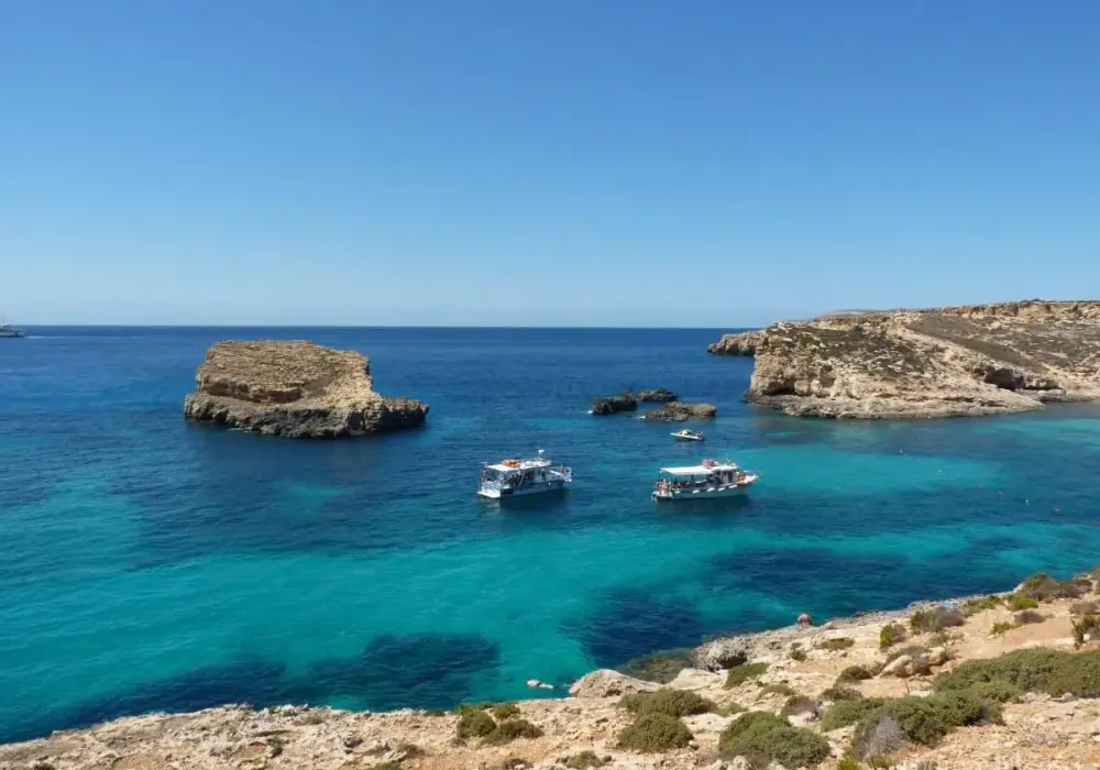 Co zobaczyć na Comino: 7 niezapomnianych atrakcji wyspy