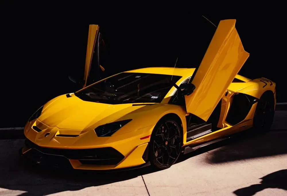 Ile pali Lamborghini? Sprawdź, ile naprawdę kosztuje jazda tym autem