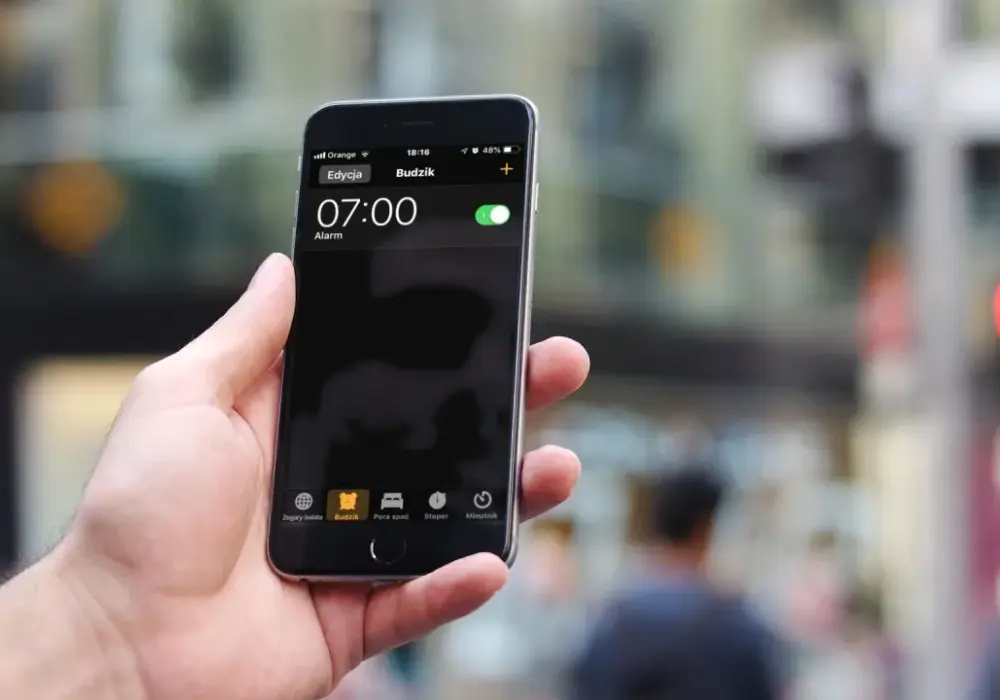 Budzik iPhone za cichy lub za głośny? Ustaw idealną głośność