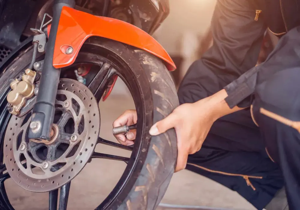 Ile kosztuje wymiana opon motocyklowych i co podbija cenę?