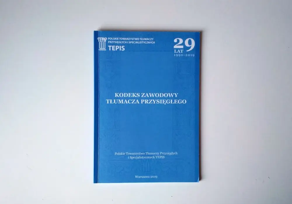 Tłumacz przysięgły bez studiów? Poznaj prawdę i oficjalną ścieżkę