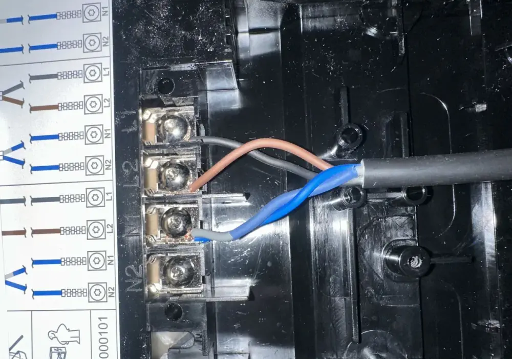 Podłączenie płyty indukcyjnej: czy potrzebujesz elektryka z uprawnieniami?
