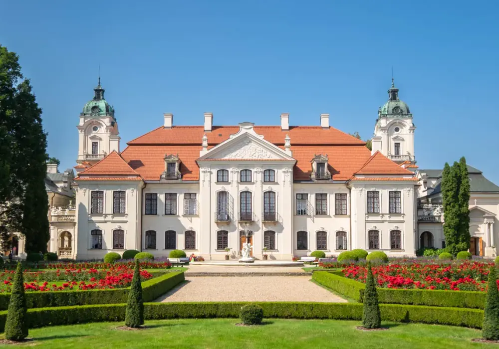 Jak zwiedzić Pałac Zamoyskich za darmo? Ciekawy sposób na wejście