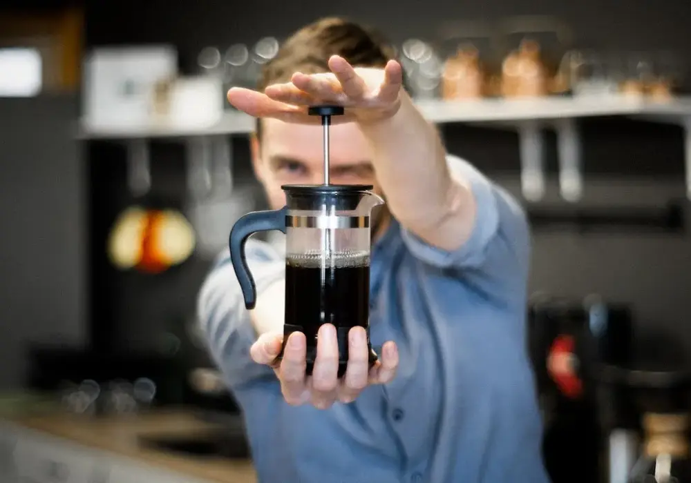 Ile kawy na 100 ml? Odkryj idealne proporcje dla smaku