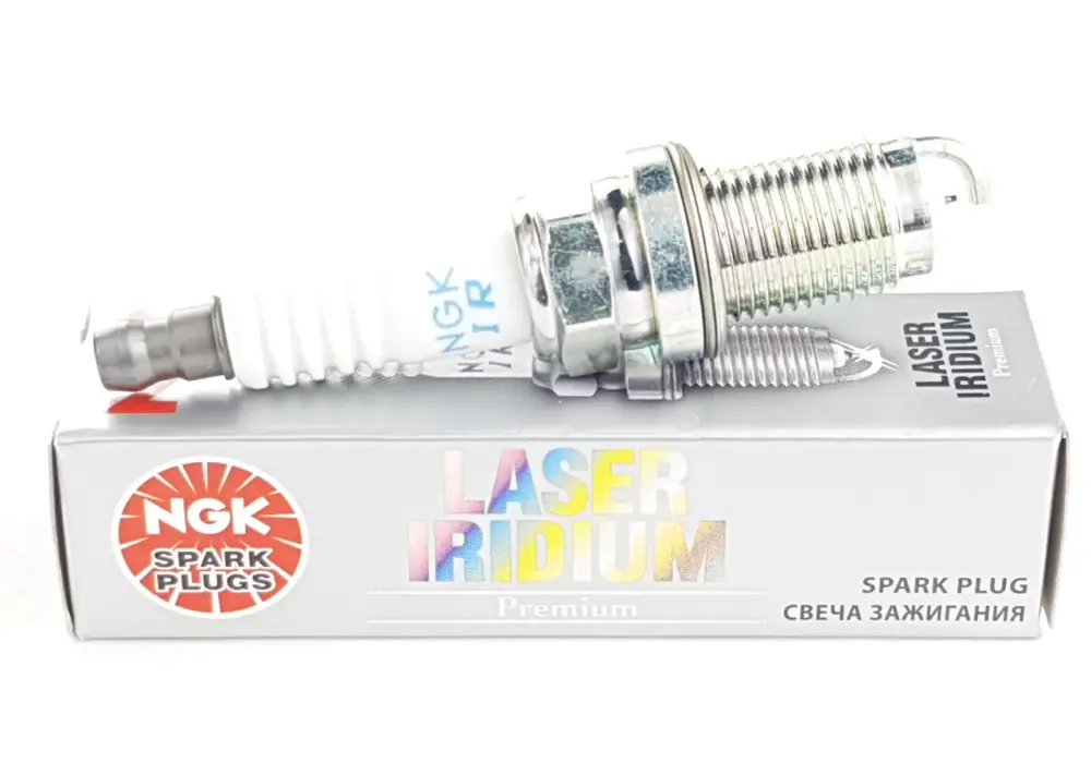NGK IZFR6K-11S: Honda, podróbki, montaż. Czy Twój silnik na to zasługuje?