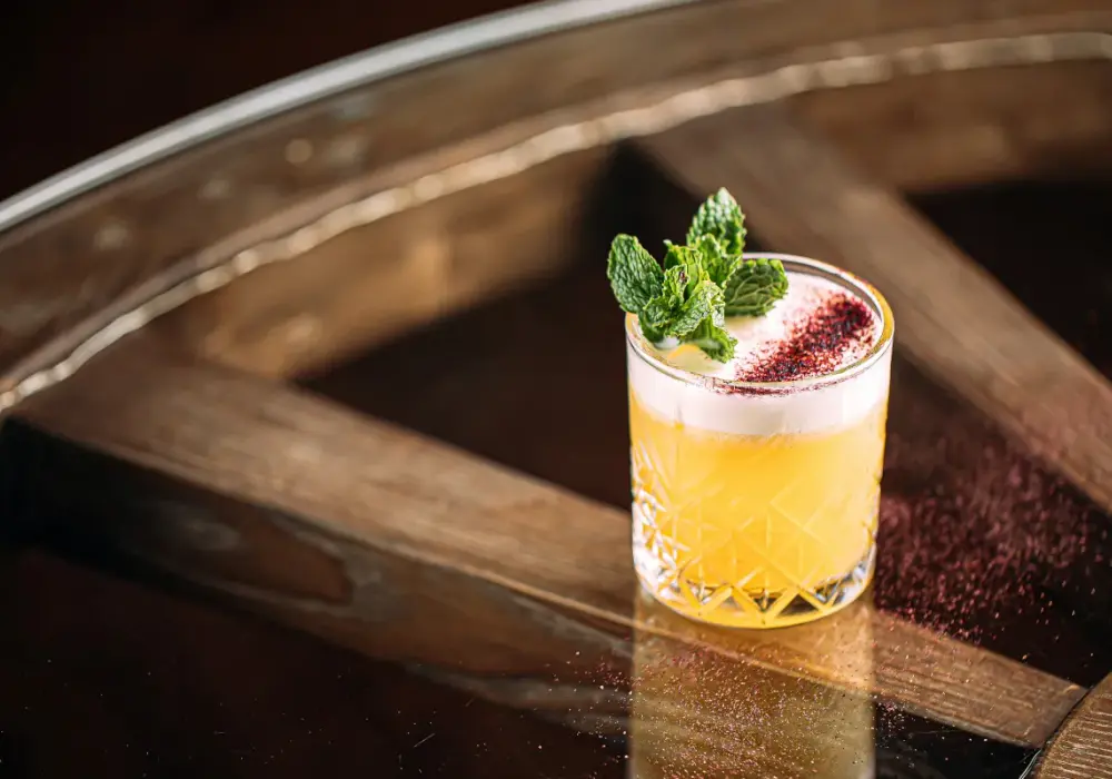 Vodka Sour - Prosty przepis na klasyk, który zrobisz w domu