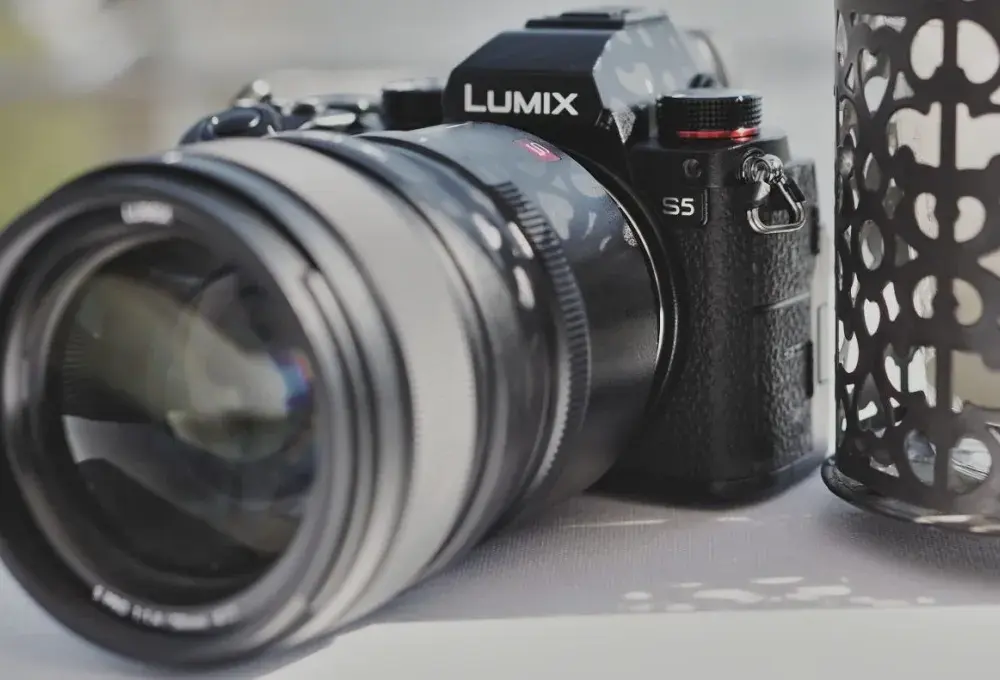 Lumix S5 vs Lumix LX5 - porównanie aparatów, który wybrać?