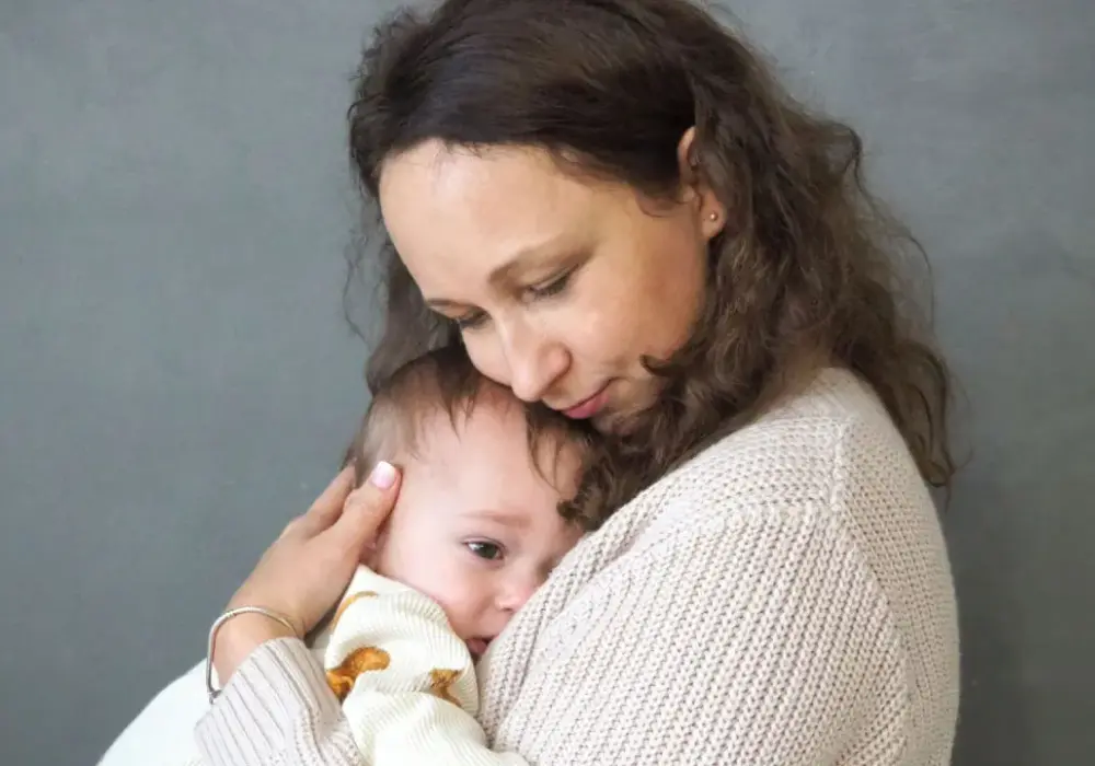 Lęk separacyjny u niemowląt - co naprawdę pomaga przy rozstaniu?