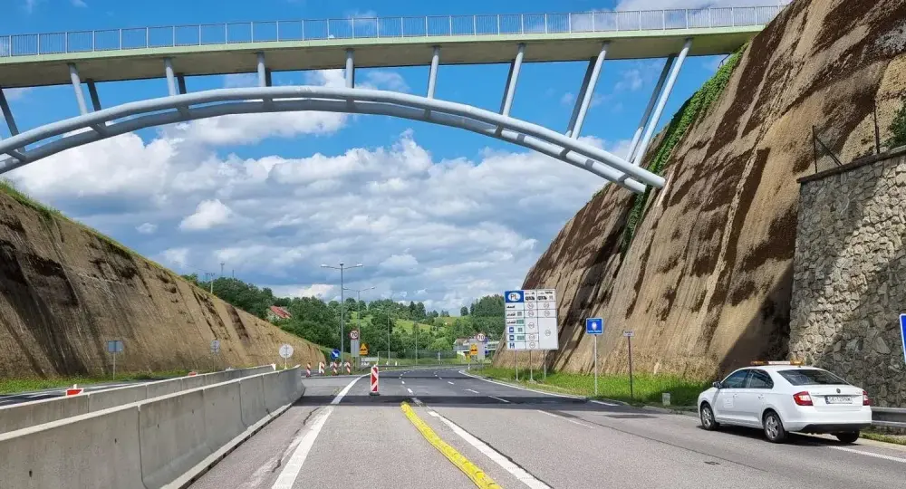 Ile można jechać na autostradzie A4? Sprawdź ważne limity prędkości