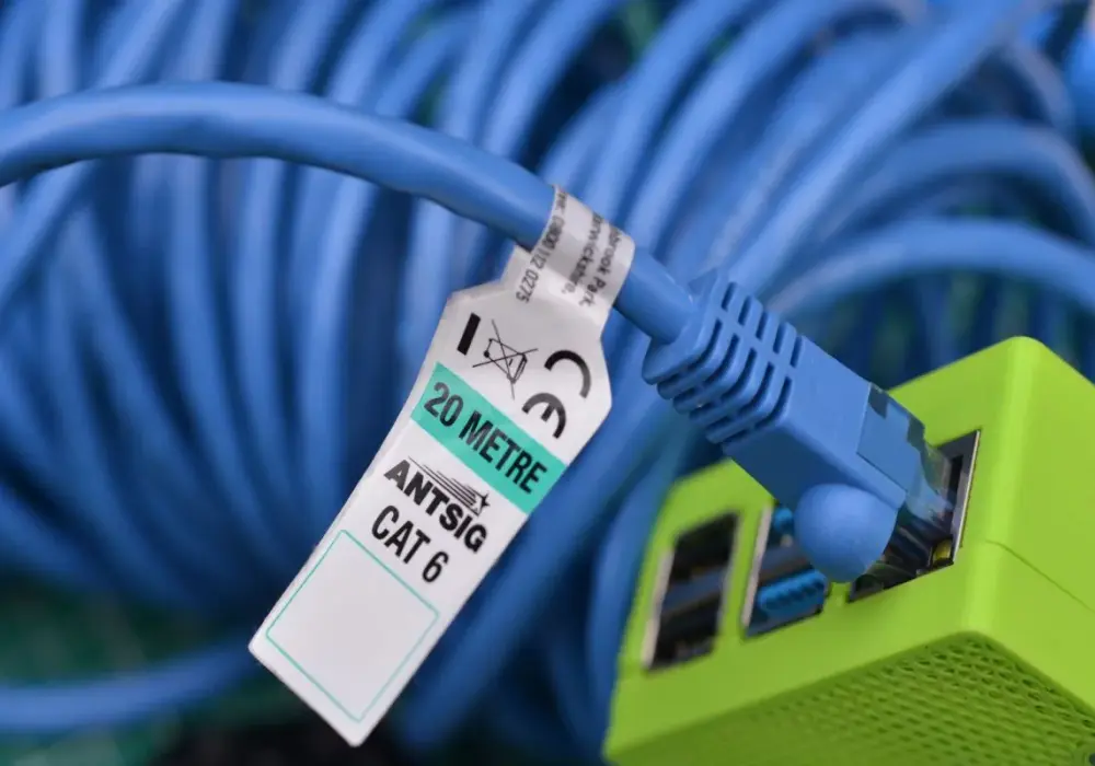 Jaki kabel koncentryczny do internetu? Wybierz najlepszy dla szybkiego połączenia