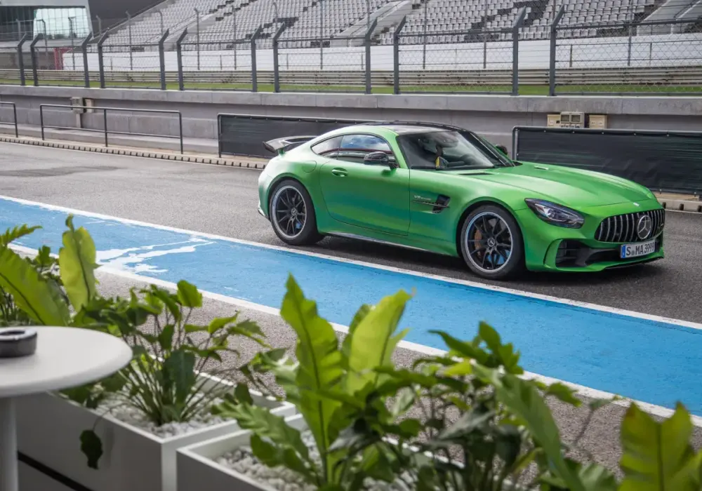 Mercedes AMG GT R – moc, osiągi i unikalne cechy, które zachwycają