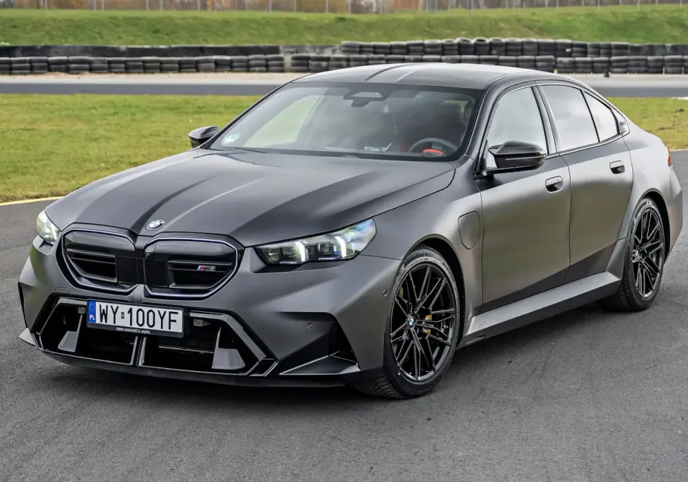 BMW M5 F90 - Czy warto kupić? Analiza i koszty w 2026