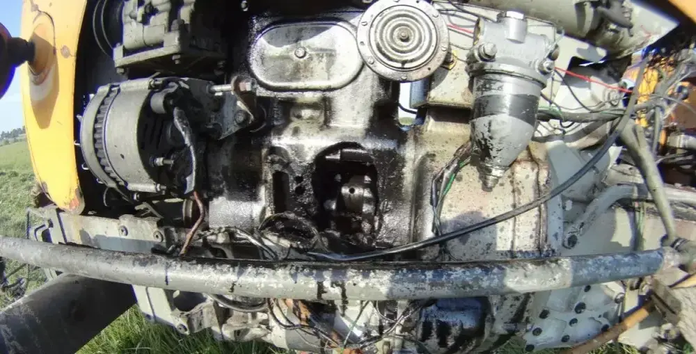 Co ile motogodzin wymienić olej w koparce? Uniknij kosztownych awarii!