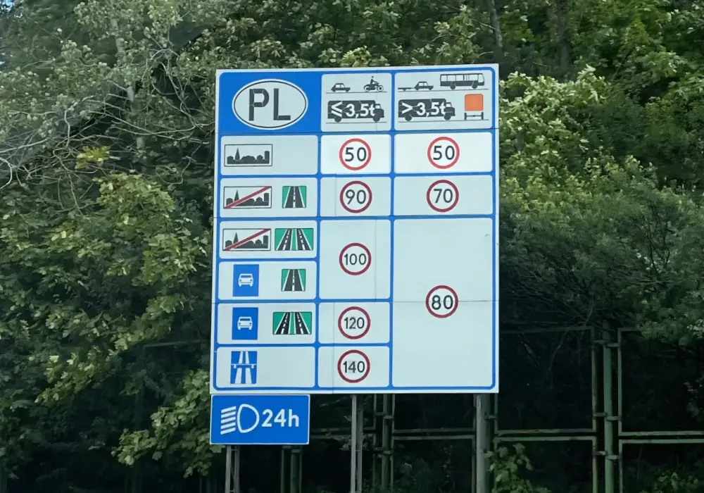 Limity prędkości ciężarówek (>3,5t) poza miastem - ile jechać?