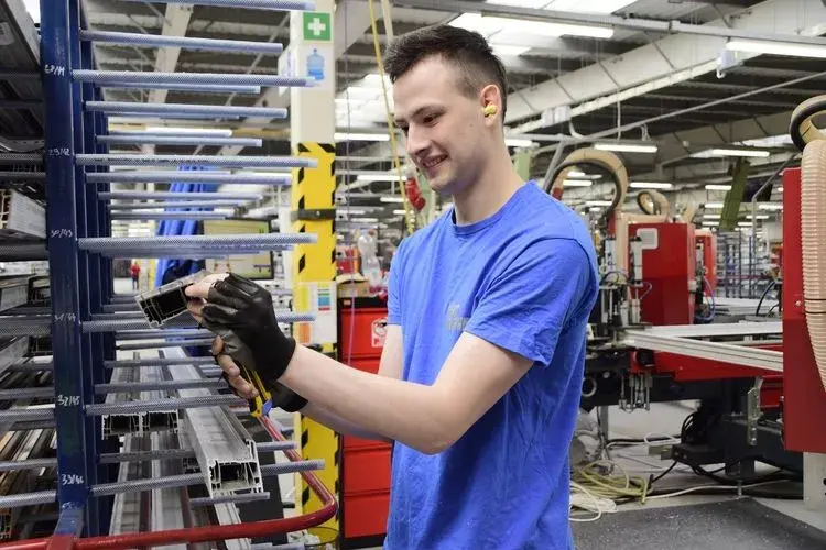 Praca w Eko Oknach: prawdziwe opinie pracowników o zarobkach i warunkach