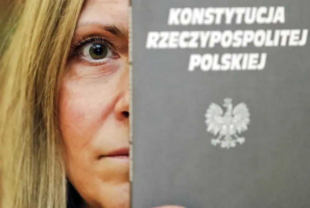Demokracja a autorytaryzm: Jak te systemy wpływają na społeczeństwo?