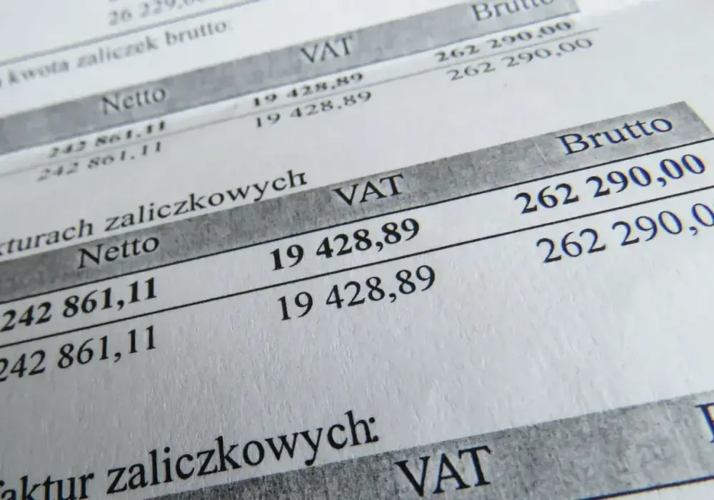 Zwolnienie podmiotowe z VAT - limit 240 000 zł. Czy na pewno się opłaca?