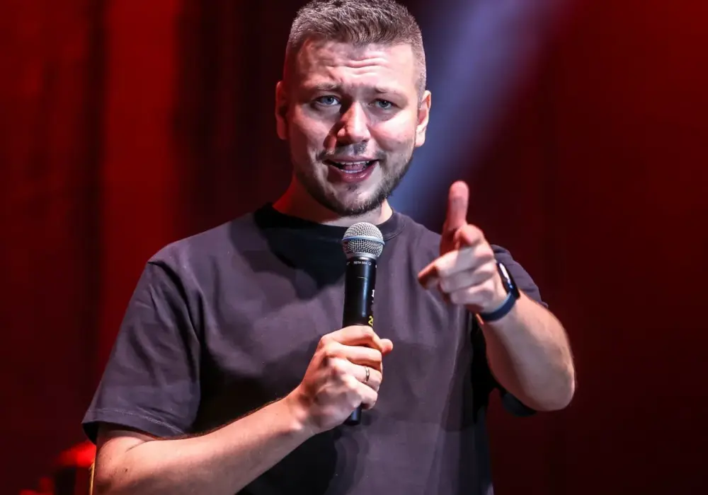 Ile trwa stand-up? Sprawdź czas trwania występów w Polsce