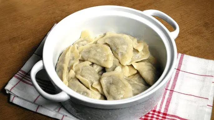 Łatwy przepis na ciasto do pierogów dorotki. Domowy sekret idealnego ciasta!
