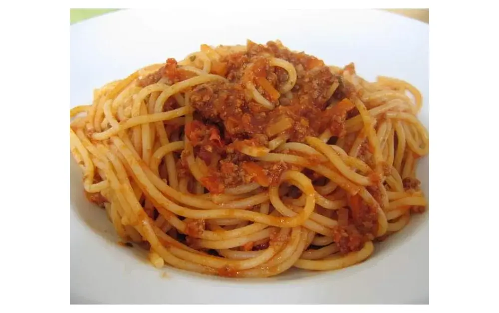 Szybki przepis na spaghetti napoletana w Thermomix – łatwe i pyszne