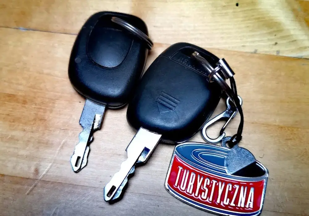 Wymiana baterii w kluczyku Renault Clio 2 - proste kroki, uniknij problemów