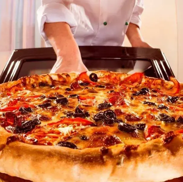 Ile czasu piec pizzę, aby była idealna? Sprawdź optymalny czas i temperaturę!