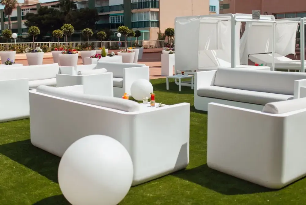Hotel w La Mandze - jak wybrać nocleg, który pasuje do planu?